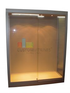 Wall upright display chowcase for mannequins